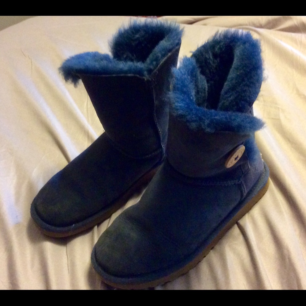 UGG boots. Bailey button.